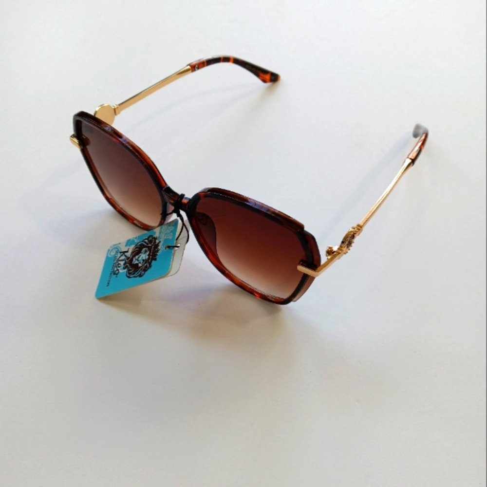 NWT Kleo Butterfly Square Women's oversized sunglasses